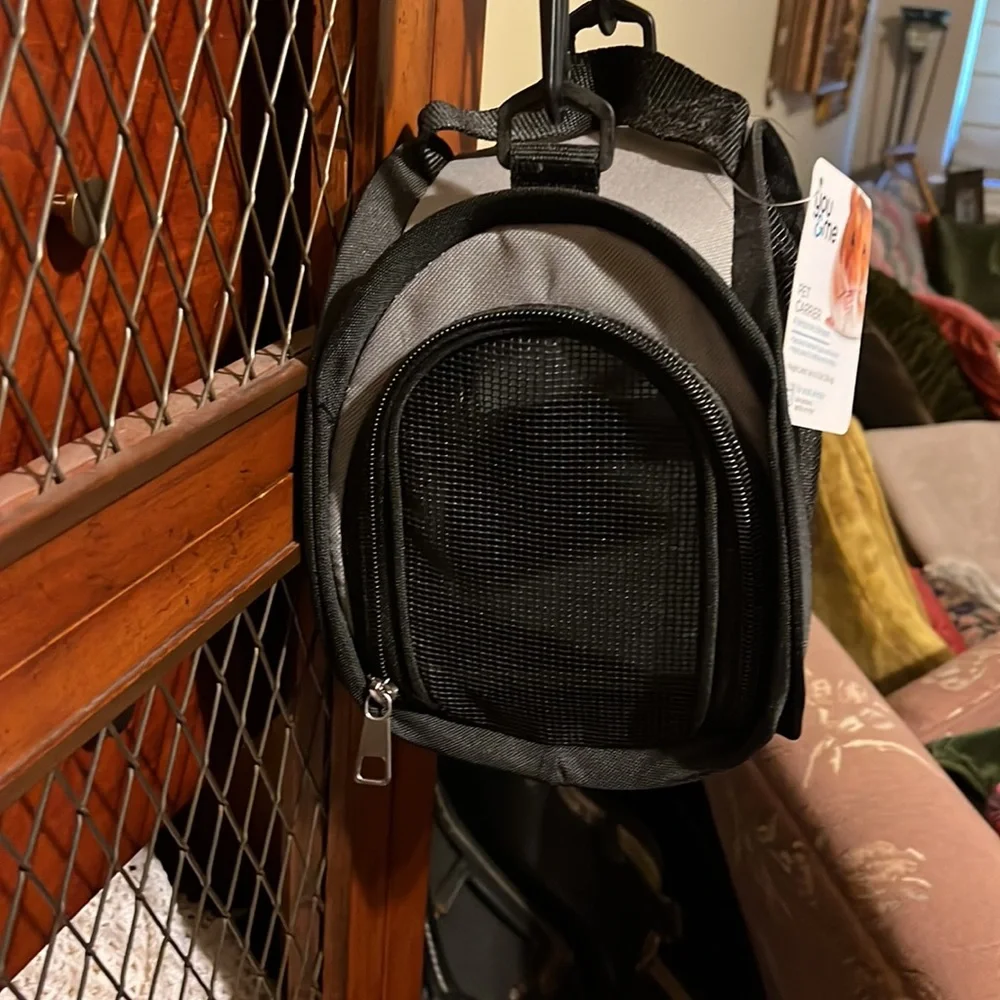 Pet carrier for hamster